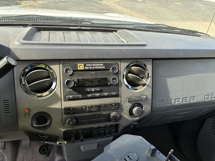 2011-ford-f550-image-12