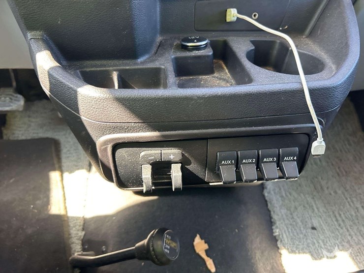 2015-ford-transit-image-22