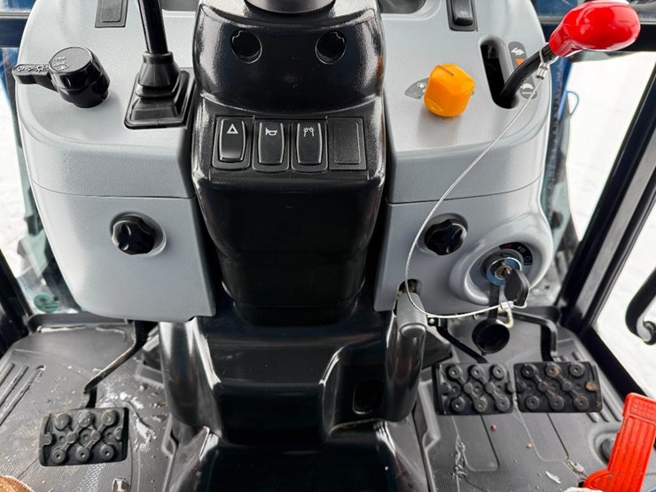 new-holland-boomer-37-image-49