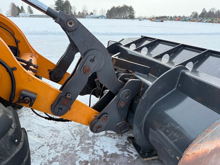 2019-case-621g-xt-image-31