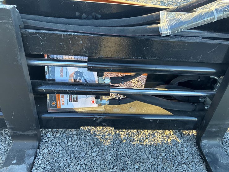 #115408-•-skidsteer-pallet-forks-hyd-adj-image-5