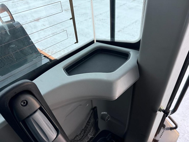 2023-case-621g-xr-image-72