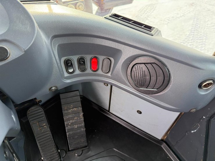 2011-komatsu-wa250pz-6-image-56