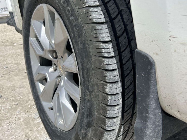 2023-chevrolet-silverado-1500-image-25