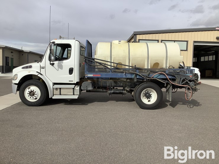 2003-freightliner-m2-106-image-8