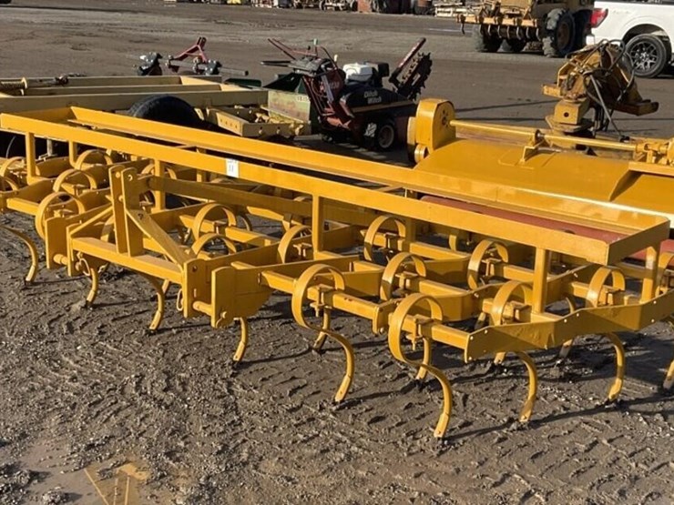 custom-12'-3-pt-springtooth-chisel-image-1