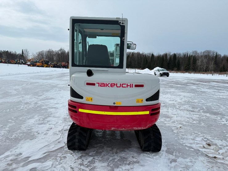 takeuchi-tb240-image-4
