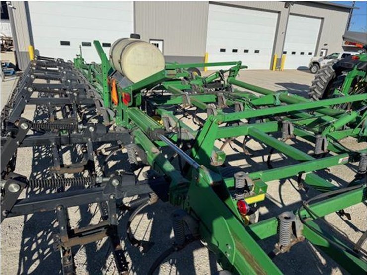 john-deere-2210-image-40