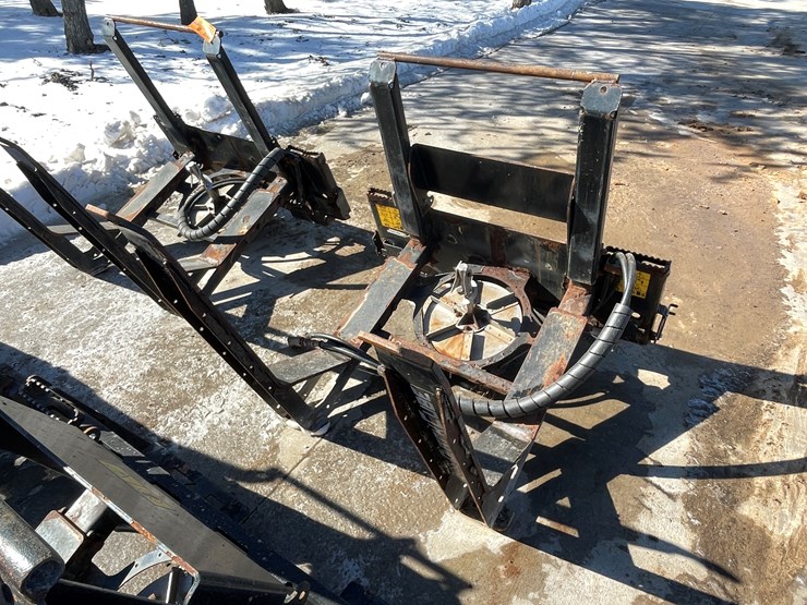 #169-•-boss-quick-cube-skid-steer-mount-salt-spreader-(1)-attachment-&-(1)-cube-image-4