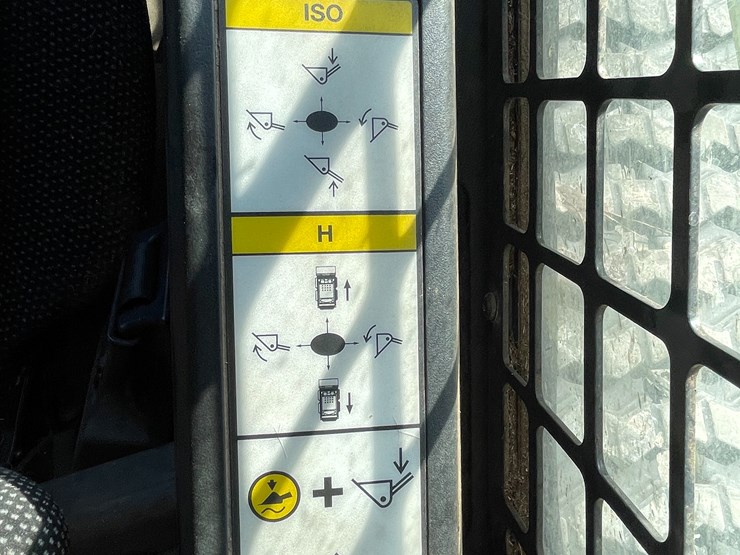 2022-bobcat-t76-image-49