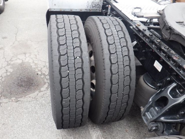 2024-kenworth-t680-image-13