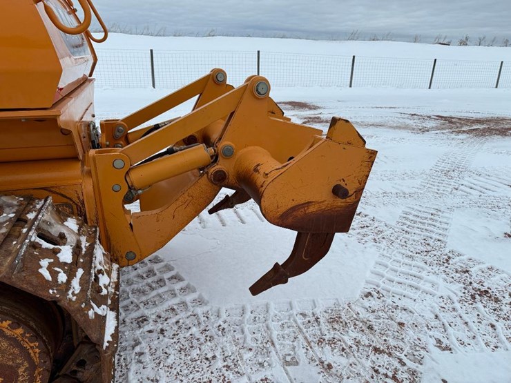 2011-case-1650l-xlt-image-14