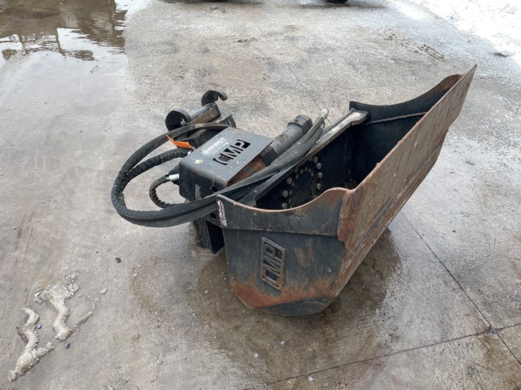 #165-•-cmp-36"-excavator-angle-bucket-image-3