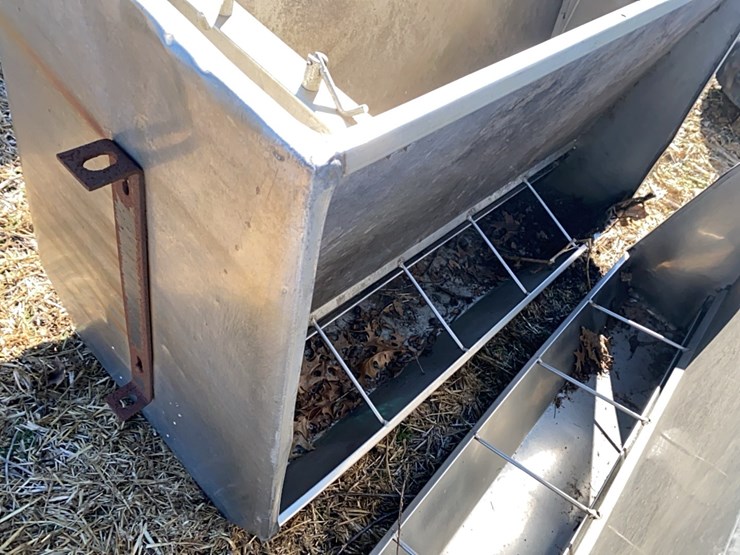 stainless-steel-two-sided-pig-feeder￼-image-6