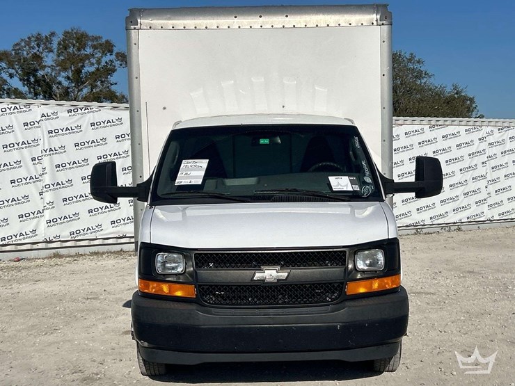 2017-chevrolet-express-3500-image-23