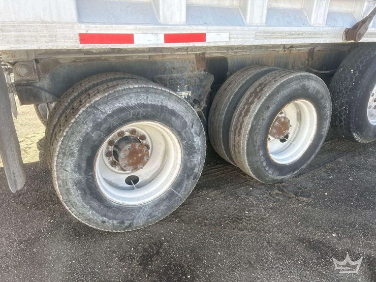 2005-peterbilt-357-image-17