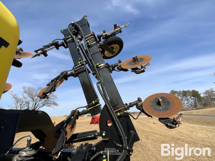 2023-fast-8324-16r30-fertilizer-applicator-image-14