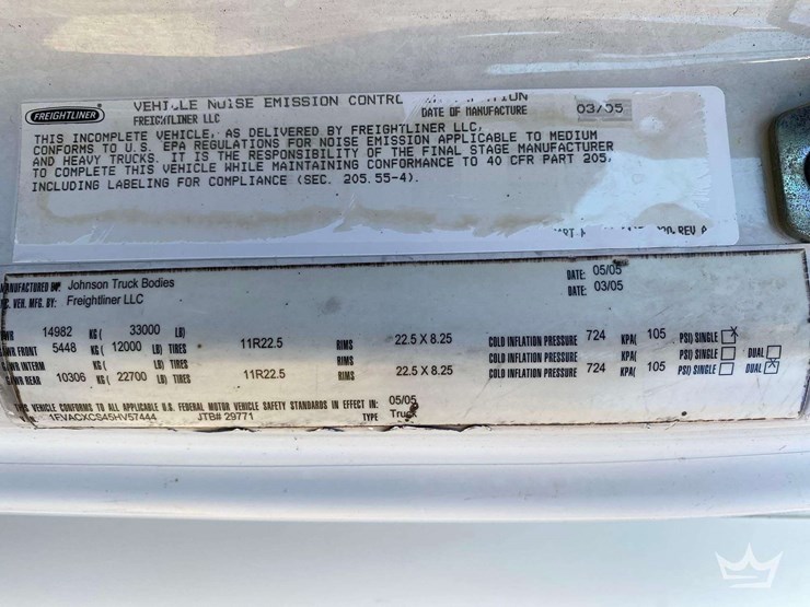 2005-freightliner-m2-106-image-5