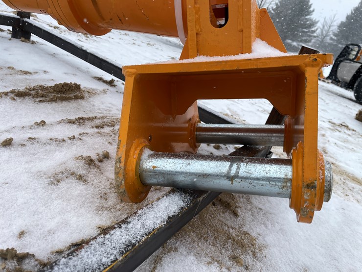 caterpillar-305-image-13