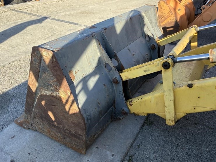 new-holland-b95-image-8