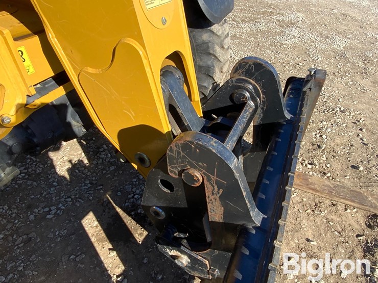 2009-caterpillar-th406-image-14