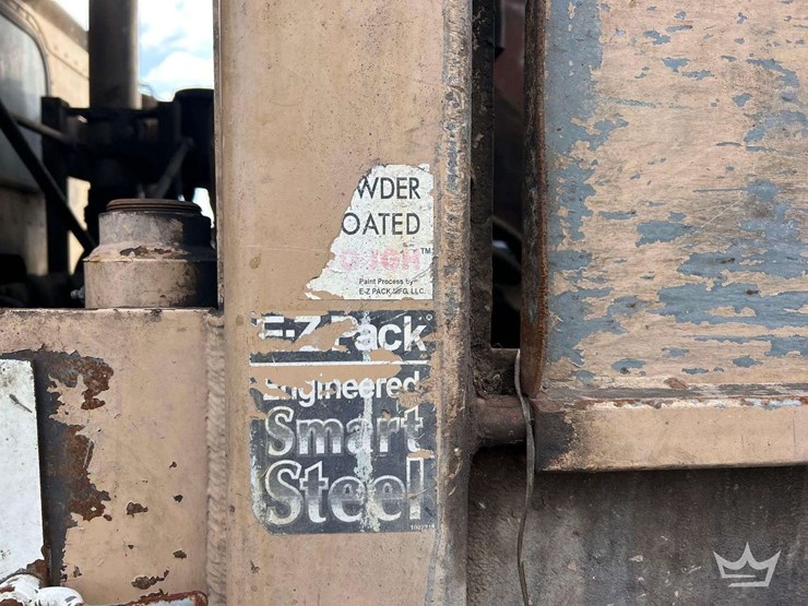 2016-peterbilt-320-image-9