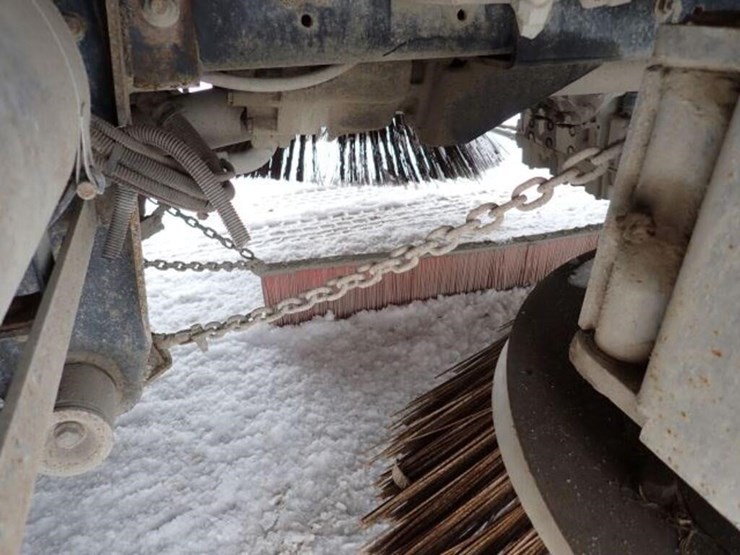 2004-gmc-t7500-image-60