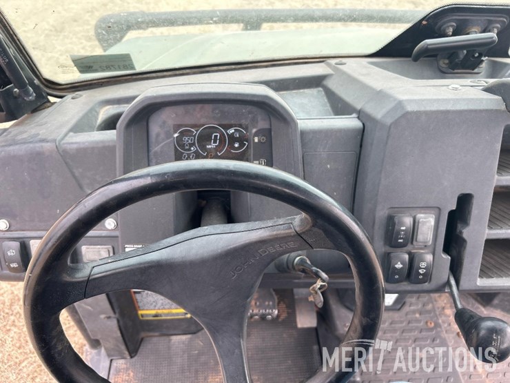 2021-john-deere-gator-image-46