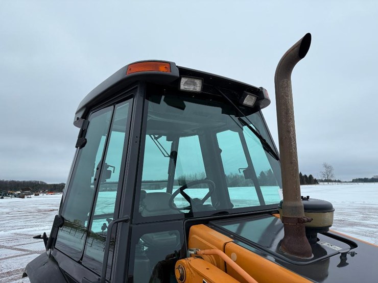 2011-case-570m-xt-image-17