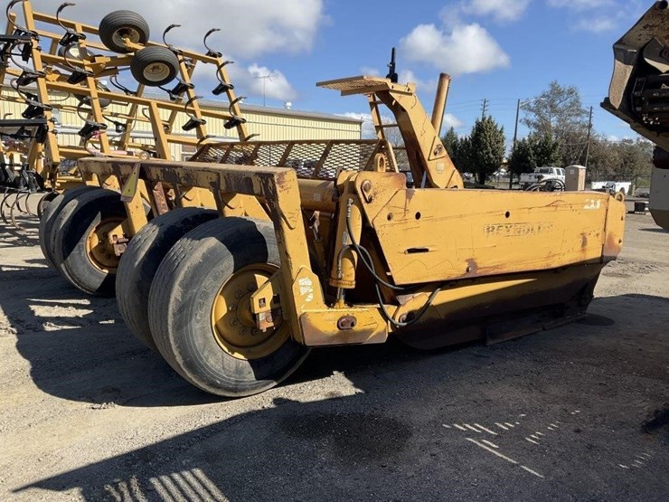 reynolds-15.5r-15-yd-carry-all-eject-scraper-image-4