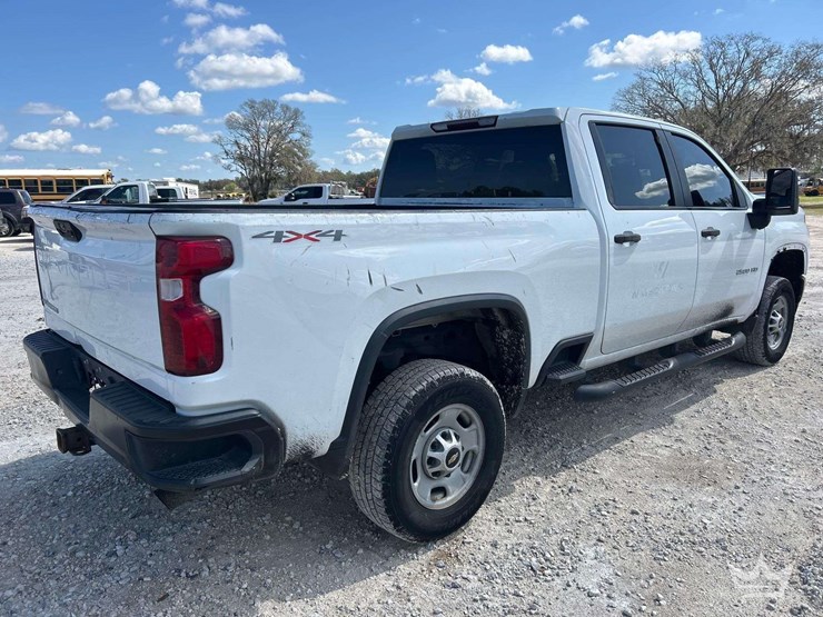 2021-chevrolet-silverado-2500hd-image-3