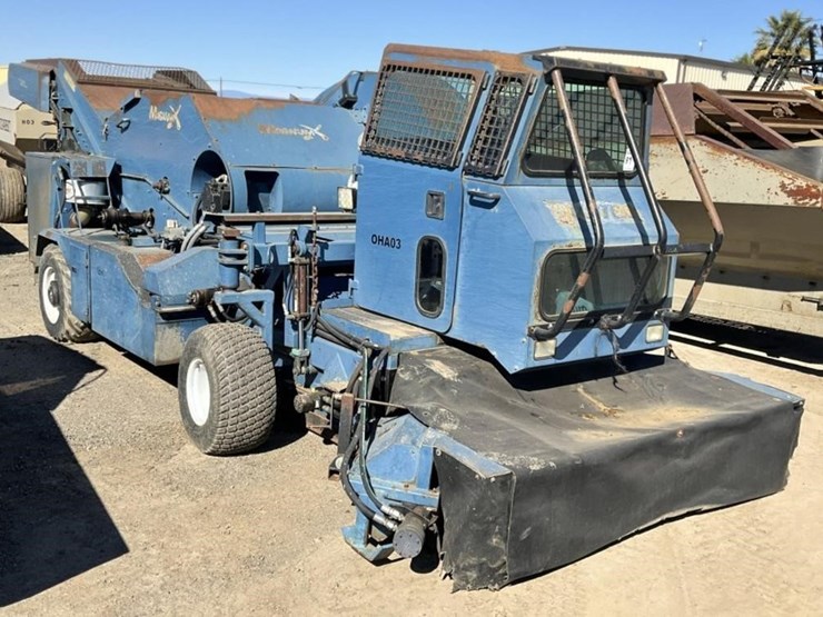 weiss-mcnair-magnum-x-s.p.-nut-harvester,-diesel-image-1