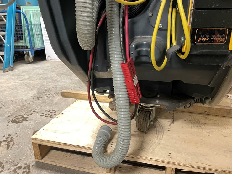 #304-•-advance-aqua-plus-carpet-extractor-image-15