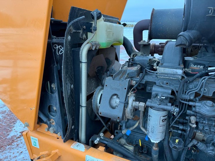 2011-case-570m-xt-image-43