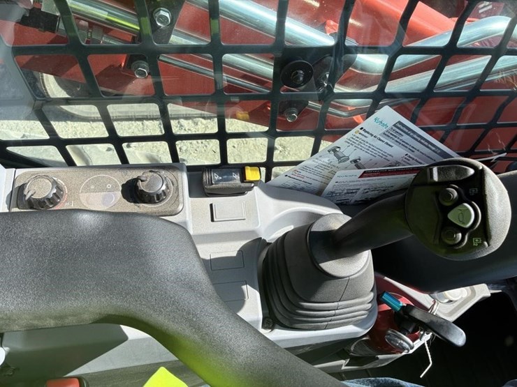 2024-kubota-svl75-3-image-13