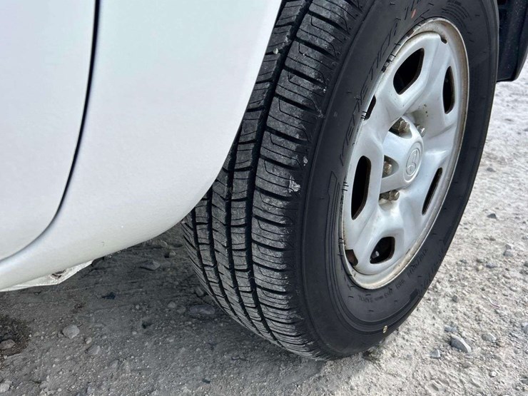 2015-toyota-tacoma-image-21