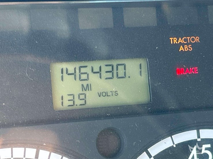 2017-freightliner-m2-106-image-6