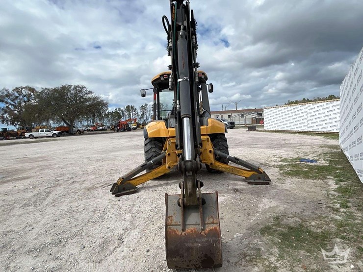 2013-volvo-bl70b-image-33