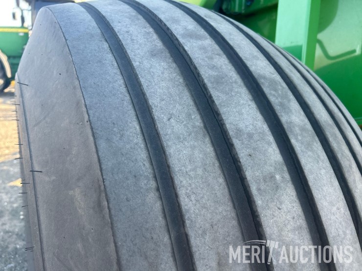 john-deere-561m-image-12