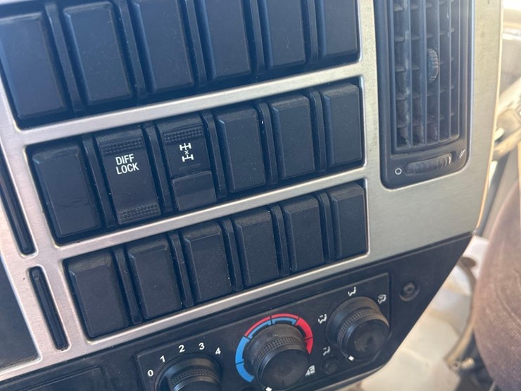 2019-mack-gr64f9-quad/a-dump-truck-image-27