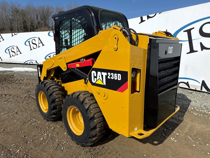 2018-caterpillar-236d-image-3