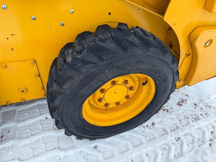 2018-deere-318g-image-8