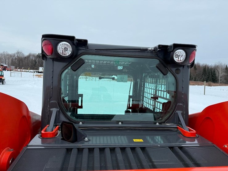 kubota-ssv75-image-22