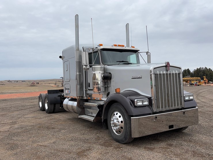 2004-kenworth-w900l-image-4