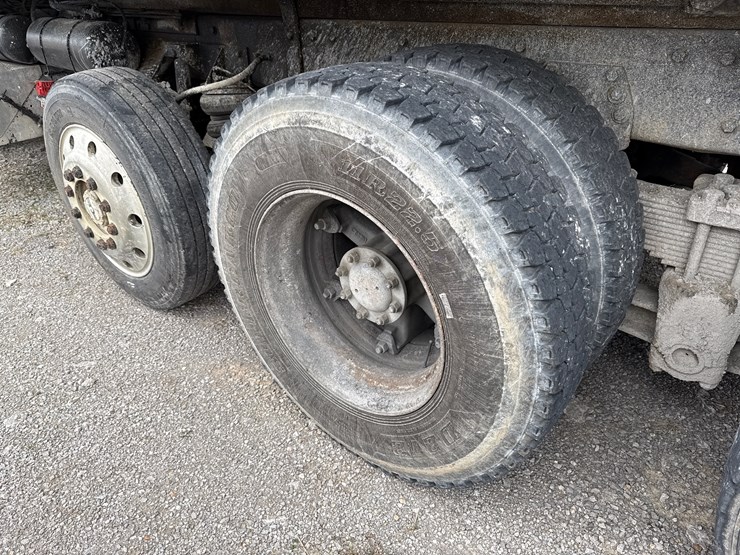 1990-peterbilt-357-image-22