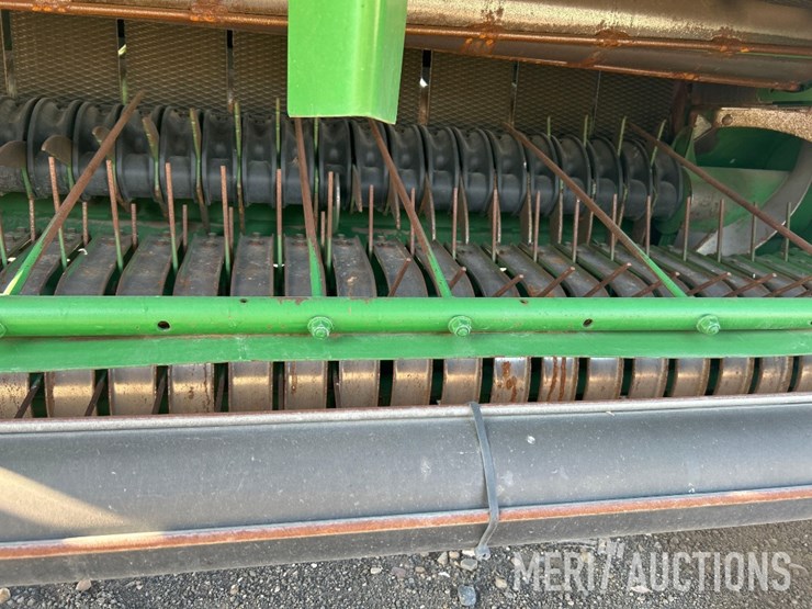 john-deere-561m-image-31