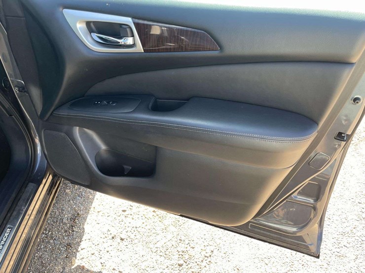 2013-nissan-pathfinder-image-17