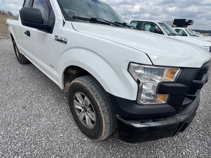 2017-ford-f150-xl-image-11