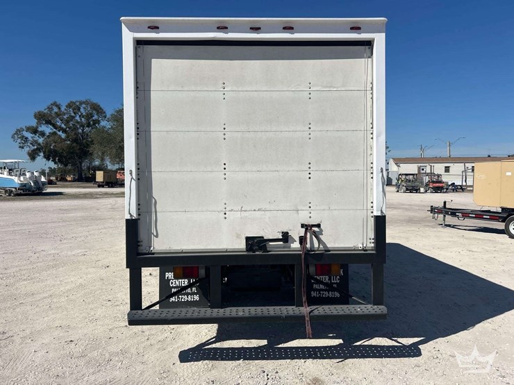 2015-isuzu-npr-image-19