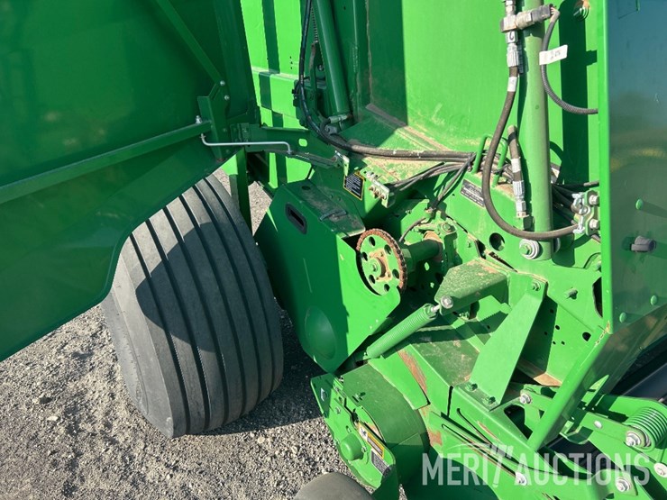 john-deere-561m-image-39